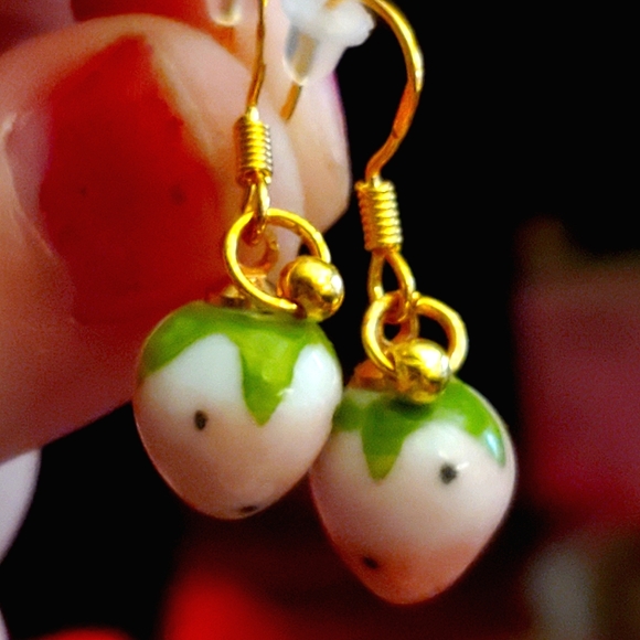 Handmade glass bead ceramic pink 🍓 charm bracelet w/matching earrings. - Picture 3 of 8